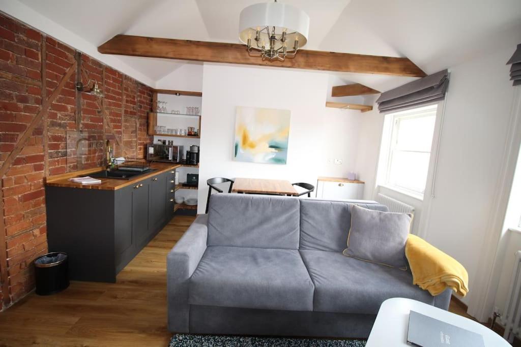 Apartment 6 At Number 8: City Centre, 1 Bedroom, Sofa Bed In Lounge *