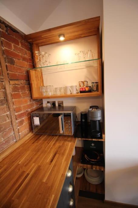 6 At Number 8: City Centre, 1 Bedroom, Sofa Bed In Lounge Apartment Canterbury