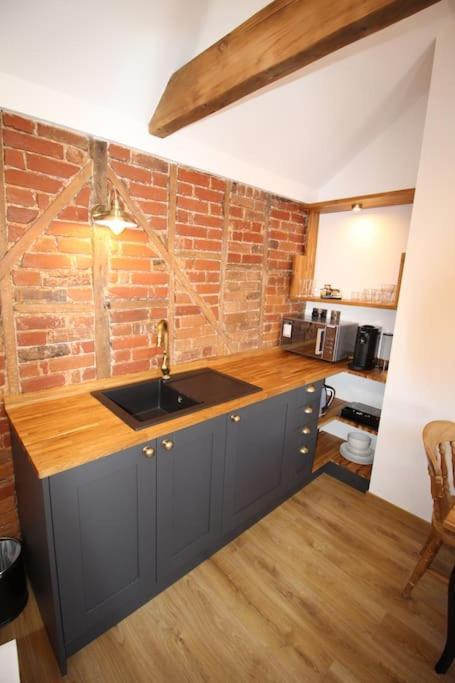 6 At Number 8: City Centre, 1 Bedroom, Sofa Bed In Lounge Apartment
