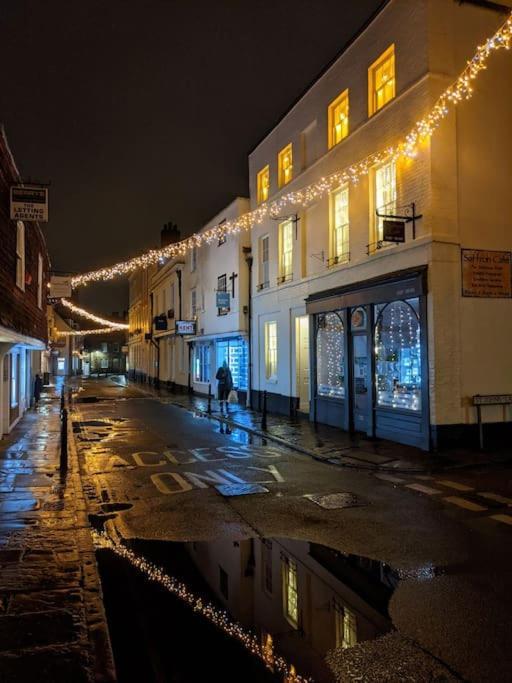 6 At Number 8: City Centre, 1 Bedroom, Sofa Bed In Lounge Apartment Canterbury