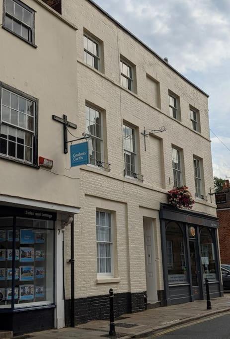 6 At Number 8: City Centre, 1 Bedroom, Sofa Bed In Lounge Canterbury