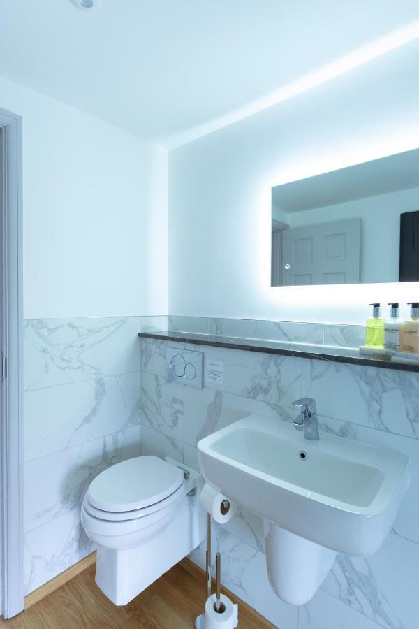 Apartment 6 At Number 8: City Centre, 1 Bedroom, Sofa Bed In Lounge Canterbury
