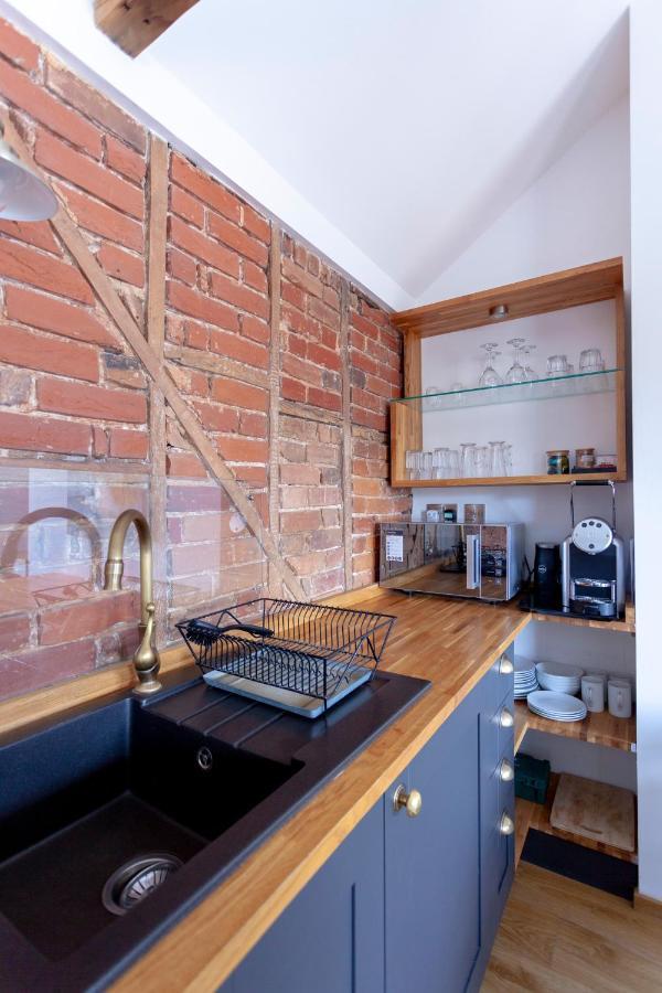 Apartment 6 At Number 8: City Centre, 1 Bedroom, Sofa Bed In Lounge Canterbury